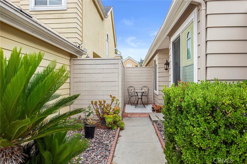 21691 FAIRBROOK 37