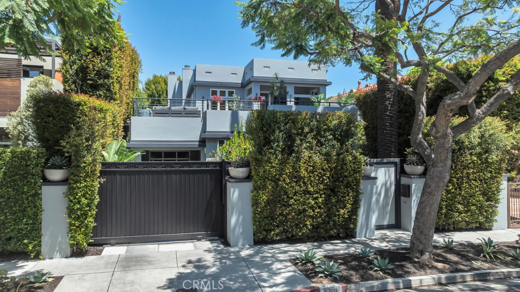 8719 Rosewood
