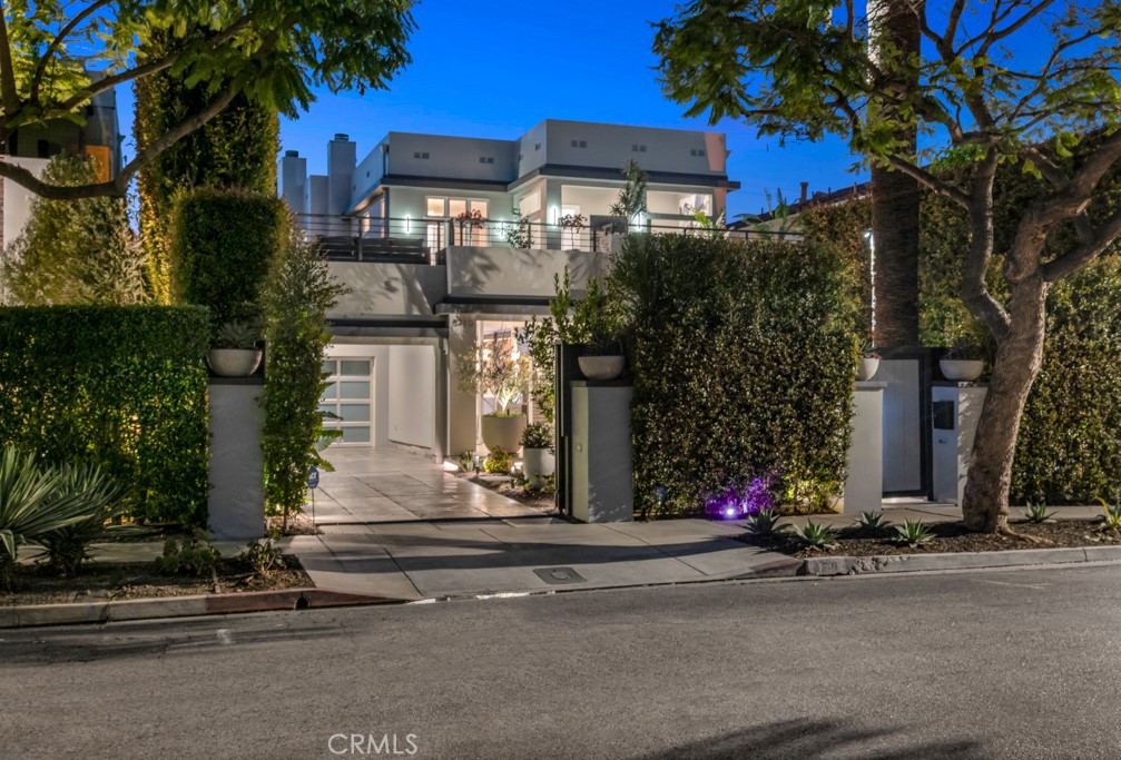 8719 Rosewood
