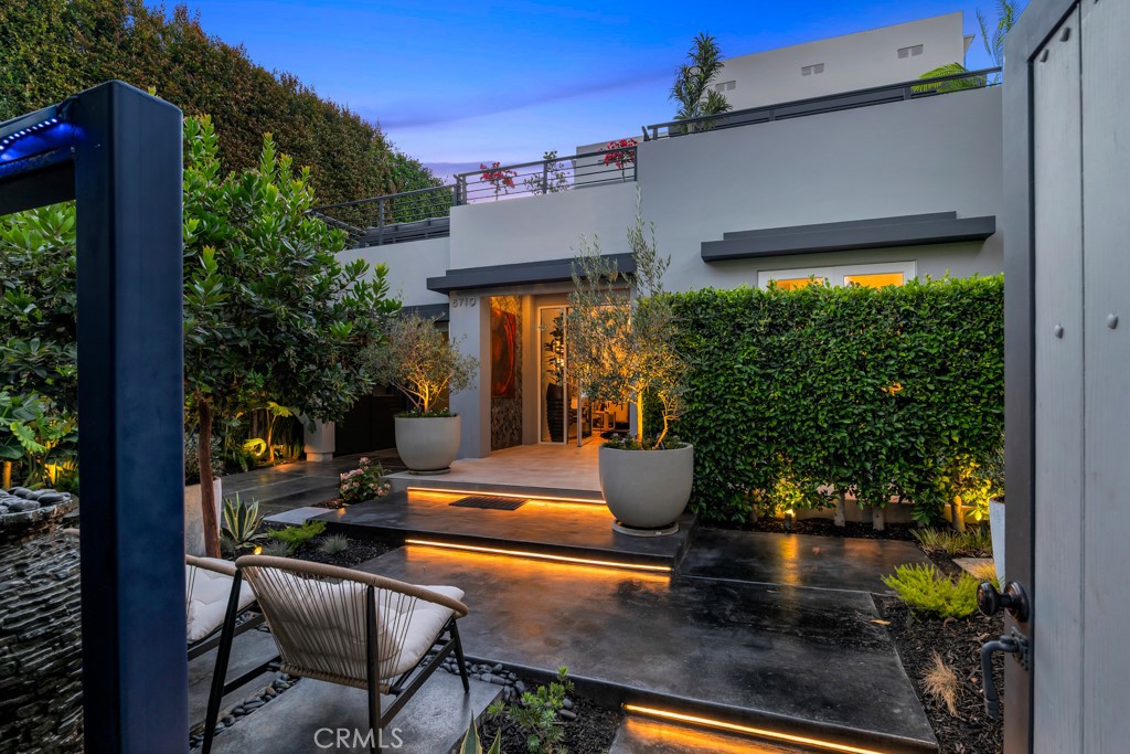 8719 Rosewood