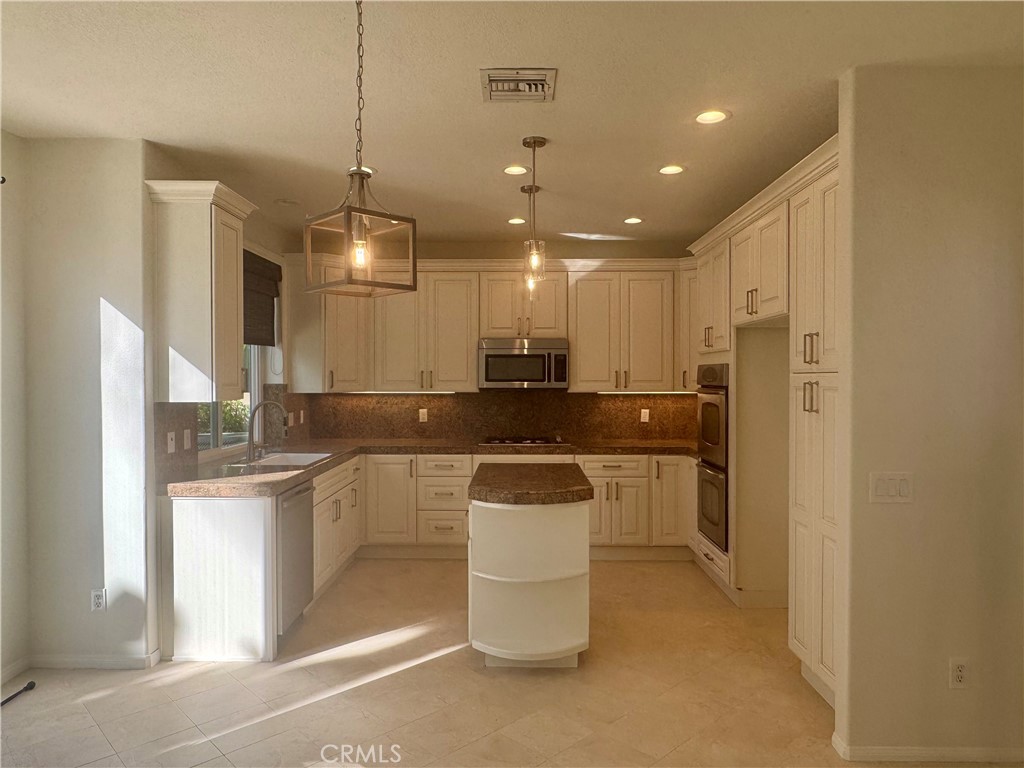 Knolls (KNOL) - Residential Lease