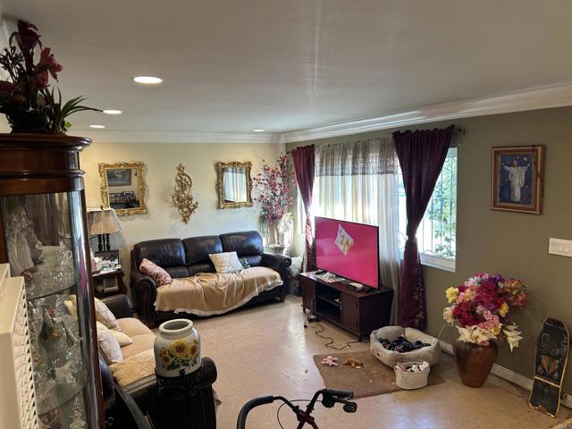 1380 90 Fern Avenue