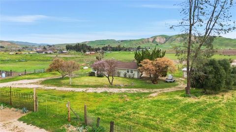 Tiny photo for 800 Truesdale Road Rd, Shandon, CA 93461 (MLS # NS26025470)