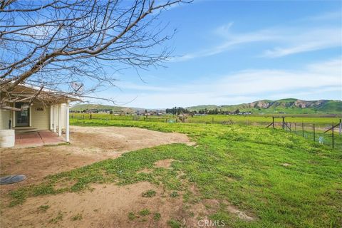 Tiny photo for 800 Truesdale Road Rd, Shandon, CA 93461 (MLS # NS26025470)