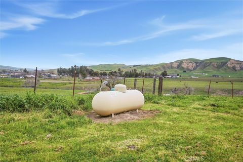 Tiny photo for 800 Truesdale Road Rd, Shandon, CA 93461 (MLS # NS26025470)