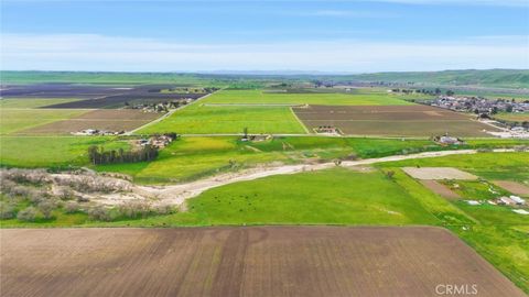 Tiny photo for 800 Truesdale Road Rd, Shandon, CA 93461 (MLS # NS26025470)