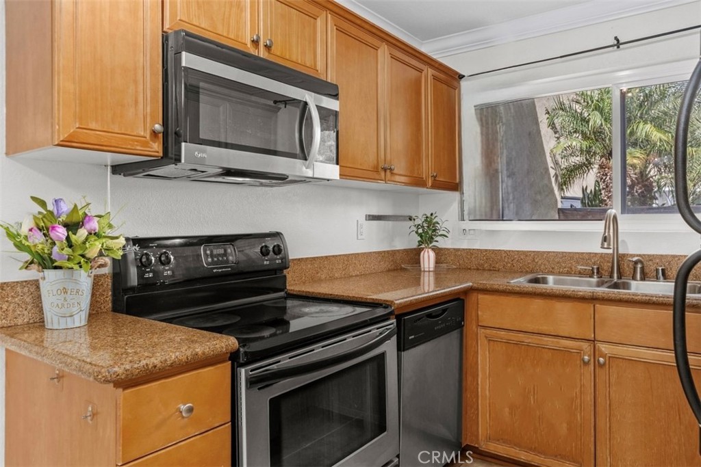 6750 Beadnell Way 3