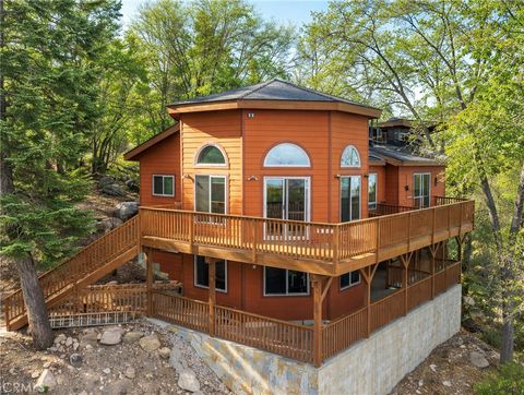 Photo of 272 Manzanita Drive, Green Valley Lake, CA 92341 (MLS # PW26020727)