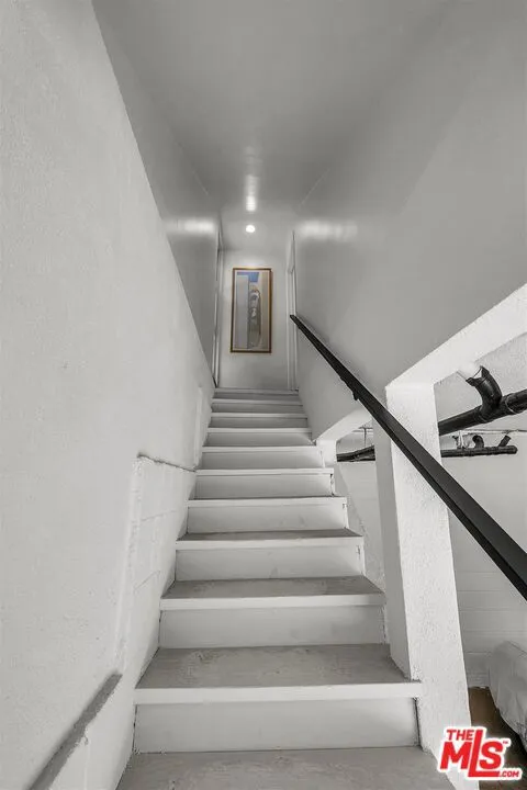 Los Angeles, California 90046, United States, 2 Bedrooms Bedrooms, ,2 BathroomsBathrooms,Residential,Active,191970