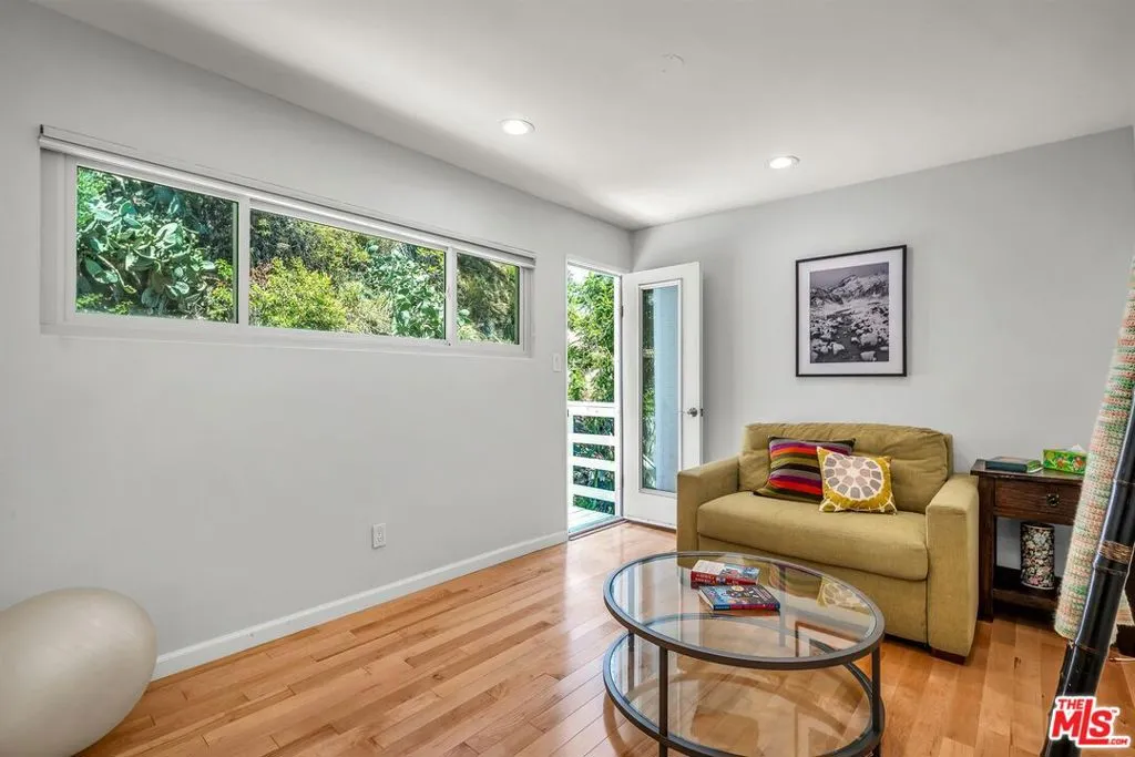 Los Angeles, California 90046, United States, 2 Bedrooms Bedrooms, ,2 BathroomsBathrooms,Residential,Active,191970