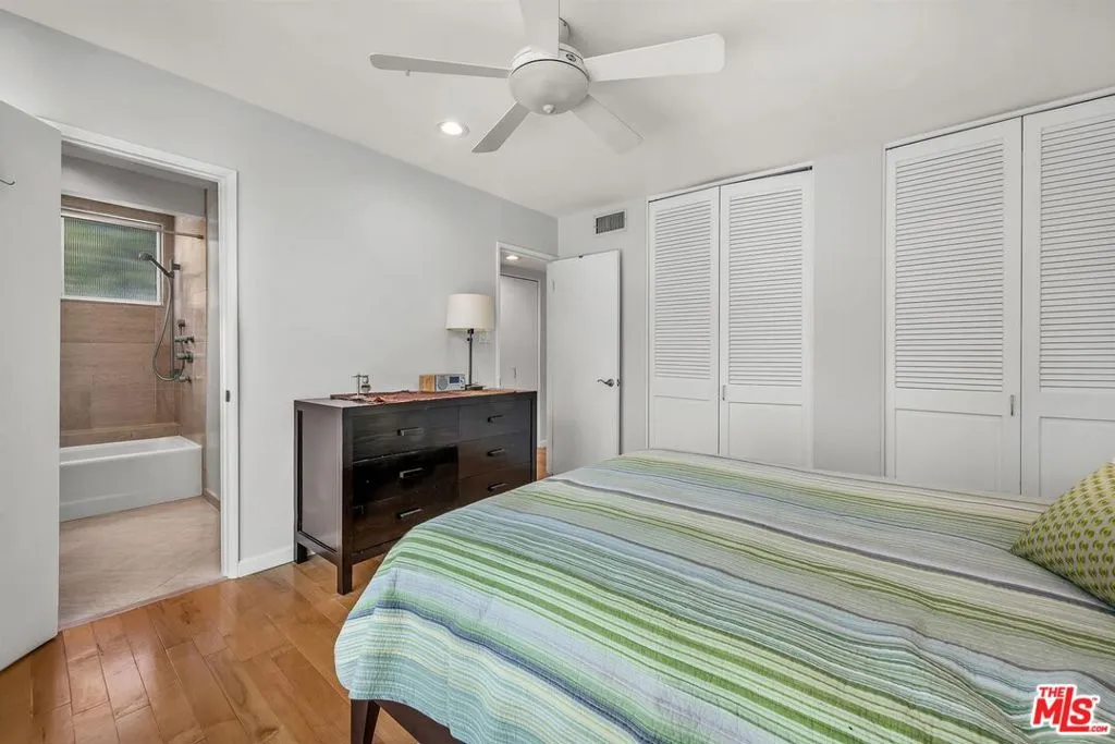 Los Angeles, California 90046, United States, 2 Bedrooms Bedrooms, ,2 BathroomsBathrooms,Residential,Active,191970