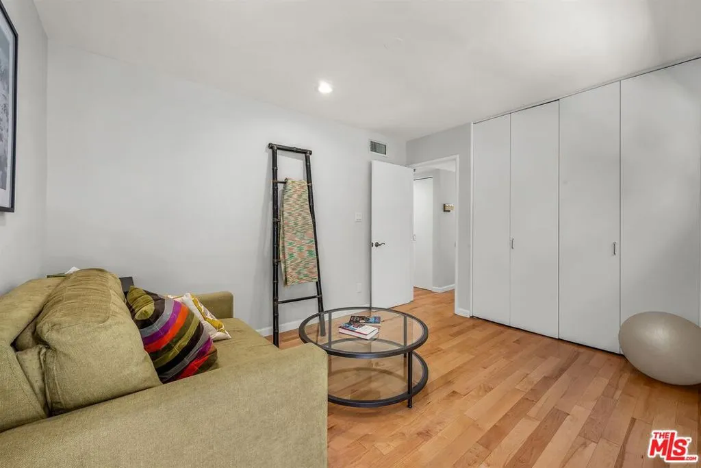 Los Angeles, California 90046, United States, 2 Bedrooms Bedrooms, ,2 BathroomsBathrooms,Residential,Active,191970