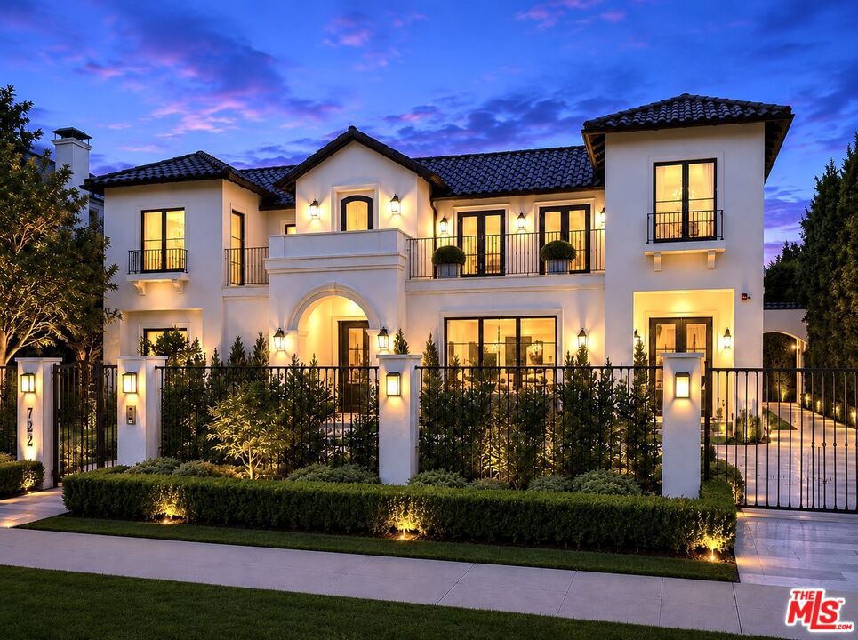 Photo of 722 N Camden Drive, Beverly Hills, CA 90210 (MLS # 26843411)