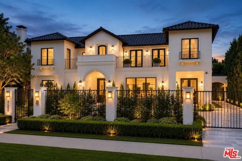 Photo of 722 N Camden Drive, Beverly Hills, CA 90210 (MLS # 26843411)
