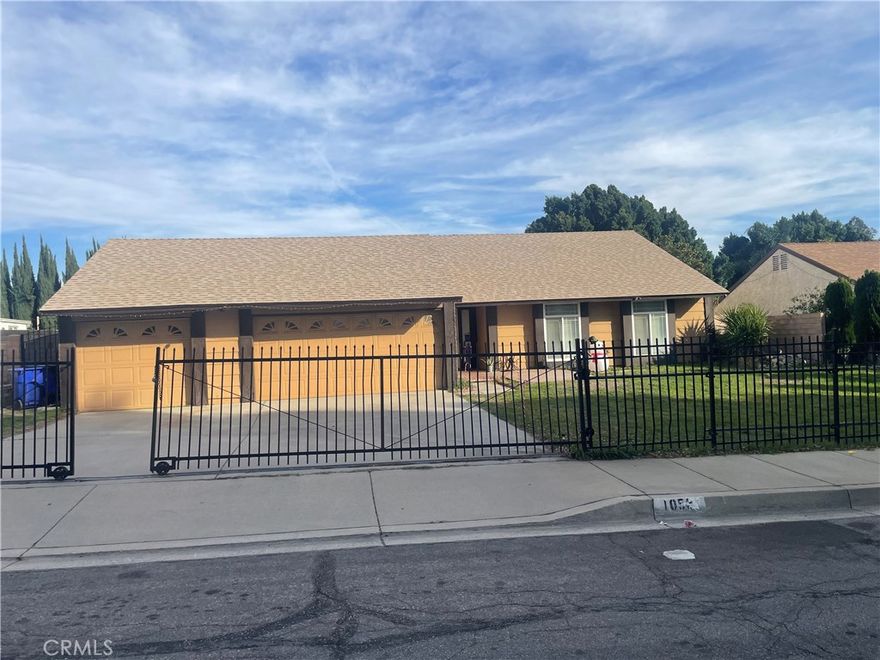 Nice Home 4 bedrooms 2 Bathroom . Fireplace In The Livingroom. Fenced Yard Garage