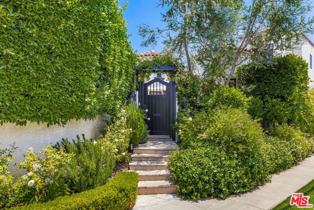 Undisclosed Address #26863811, Los Angeles CA 90064