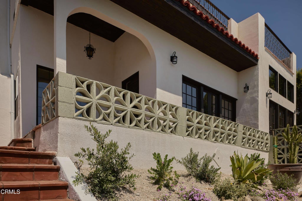 1612 Redcliff Street, Los Angeles CA 90026