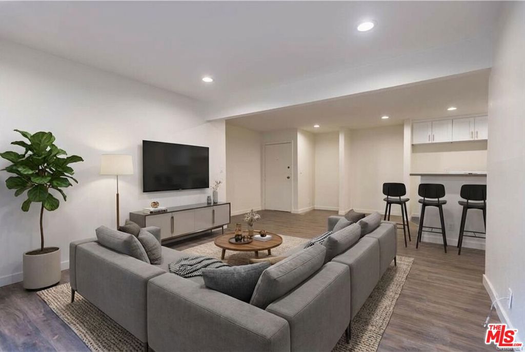 28947 Thousand Oaks Boulevard 112