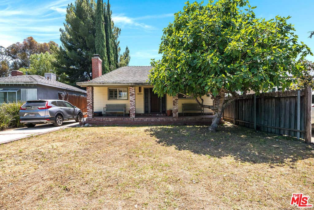Photo of 15144 Morrison Street, Sherman Oaks, CA 91403 (MLS # 26820321)