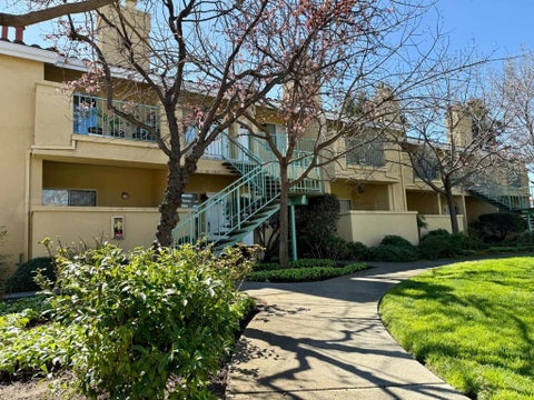 Photo of 106 Sunnyhills Court, Milpitas, CA 95035 (MLS # ML82060723)