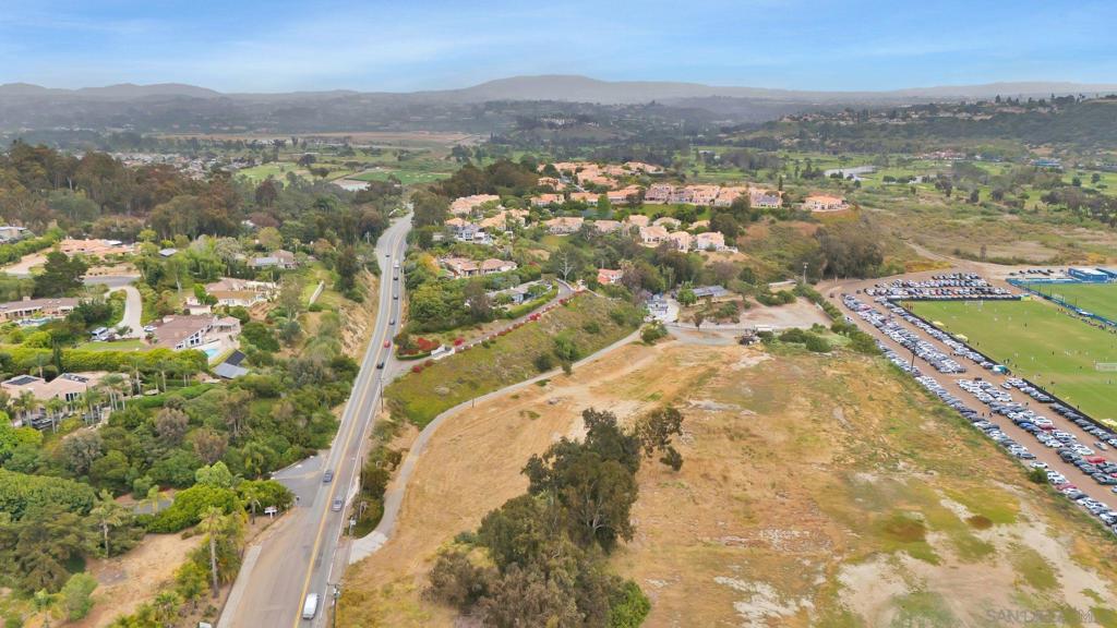 3985 Via De La Valle