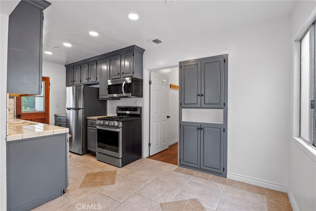 Welcome to 5183 Inglewood Blvd Unit B, an inviting 900 sq. ft. 2-bedroom, 1.5-bath first-floor residence that blends classic character with modern comfort just minutes from everything Culver City has to offer.
This charming lower unit features a traditional gallery-style kitchen that opens into a bright and spacious living area anchored by a large bay window, perfect for soaking in natural light throughout the day. Hardwood floors flow throughout the home, adding warmth and timeless appeal. Both bedrooms feature spacious closets. Experience year-round comfort with central air and heating.
Enjoy the ease of in-unit laundry with your own washer and dryer. Step directly outside to a small private garden area, offering a peaceful escape or the perfect spot for a morning coffee, or container gardening.
Central location provides for great walkability and quick access to the Westside.
Location Highlights:
Downtown Culver City – Only 0.6 miles away: Explore local eateries, weekend farmers markets, and vibrant nightlife
Marina del Rey – 2 miles: Perfect for waterfront dining, paddleboarding, or a coastal bike ride
Playa Vista/Silicon Beach – Just 5 minutes: Tech offices, Whole Foods, parks, and entertainment
Venice Beach & Santa Monica – Under 15 minutes away for sand, surf, and sunsets
Top-Rated Schools & Shopping – Close to Playa Del Rey Elementary and major shopping centers
Don’t miss this rare opportunity to rent a character-filled home in one of LA’s most desirable neighborhoods!