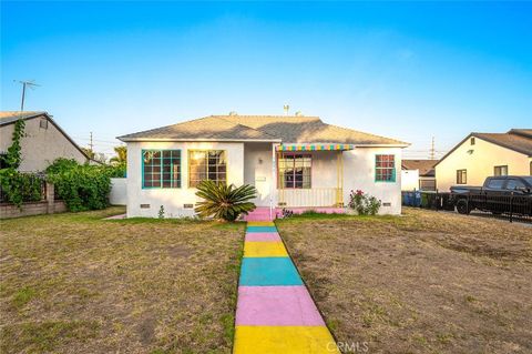 Photo of 7032 Stansbury Avenue, Van Nuys, CA 91405 (MLS # OC25161340)
