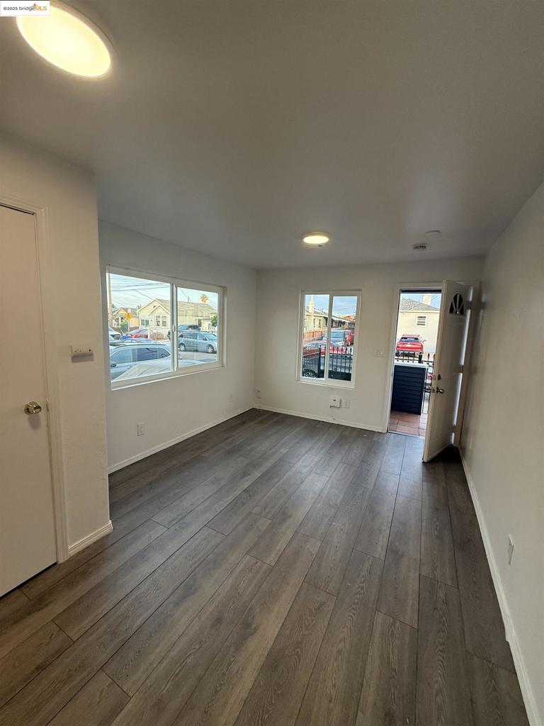 EASTMONT - Residential Lease