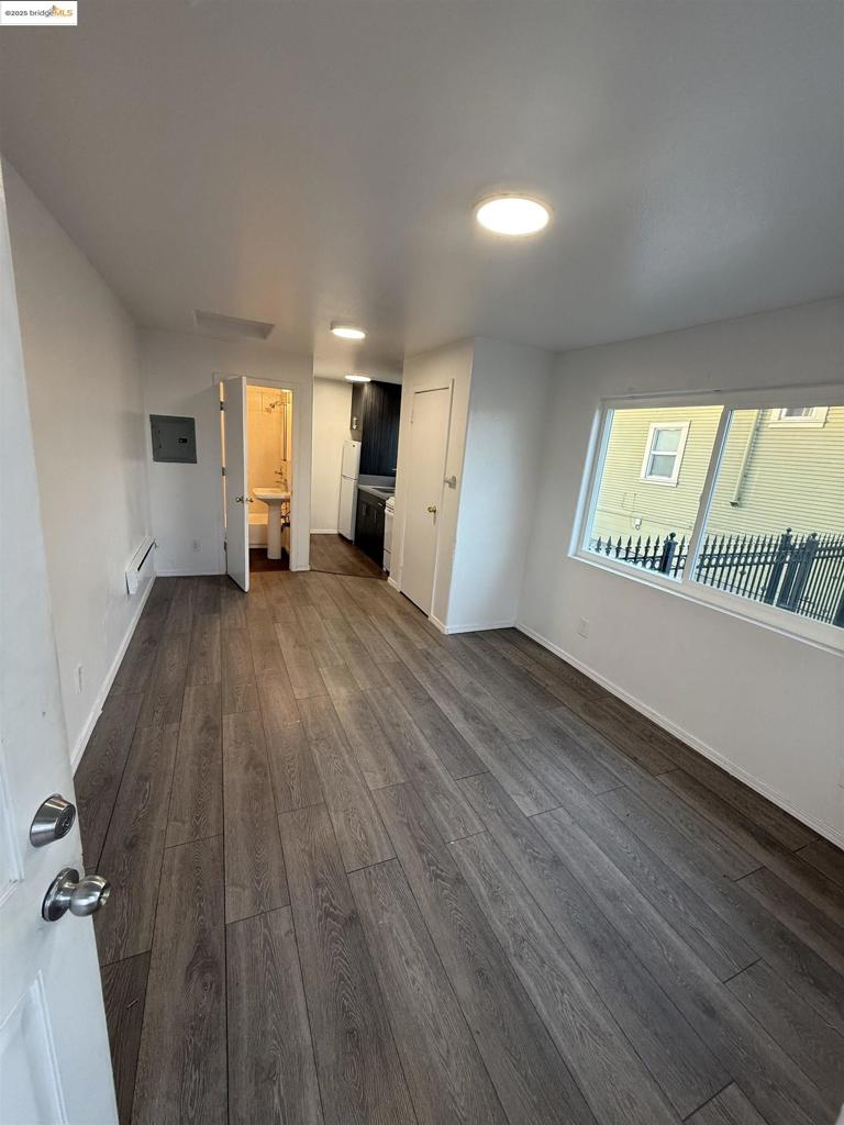 EASTMONT - Residential Lease