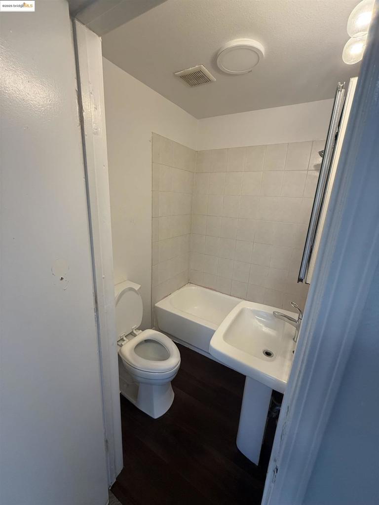 EASTMONT - Residential Lease