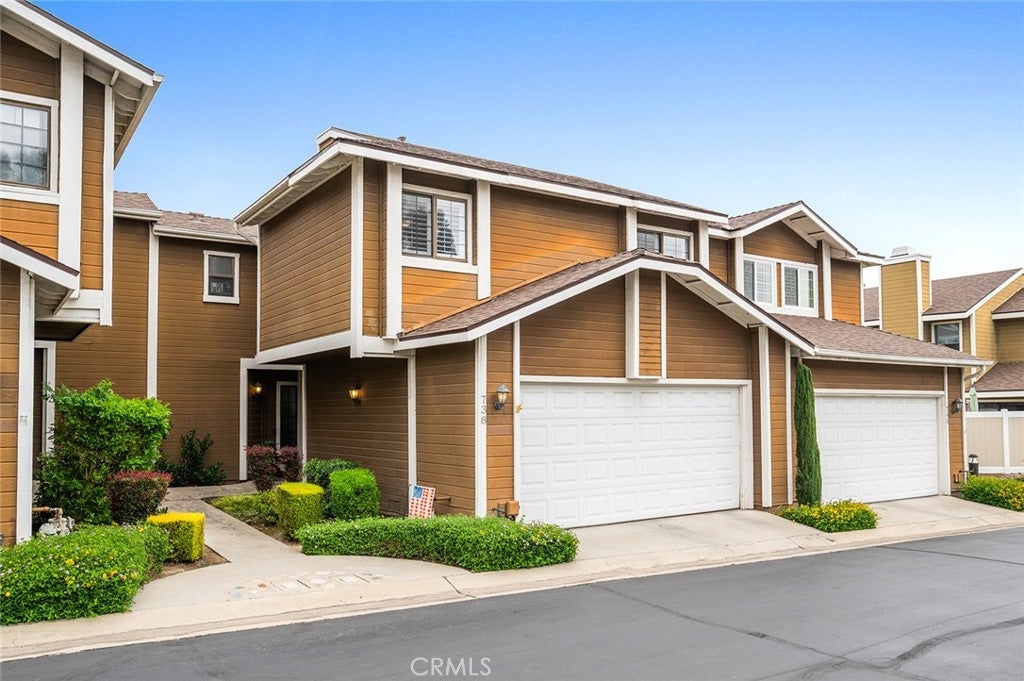 738 Lander CIR