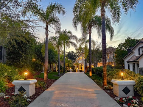 Photo of 525 Oak Tree Court, Simi Valley, CA 93065 (MLS # SR26233625)
