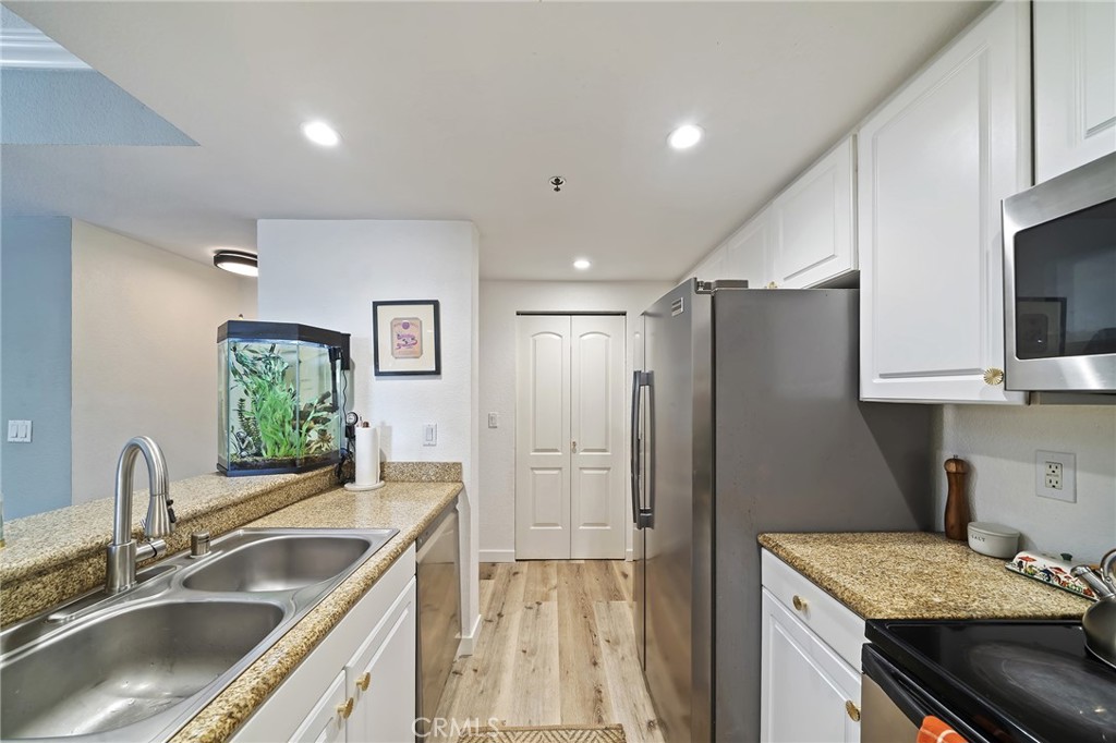 838 Pine Avenue 211