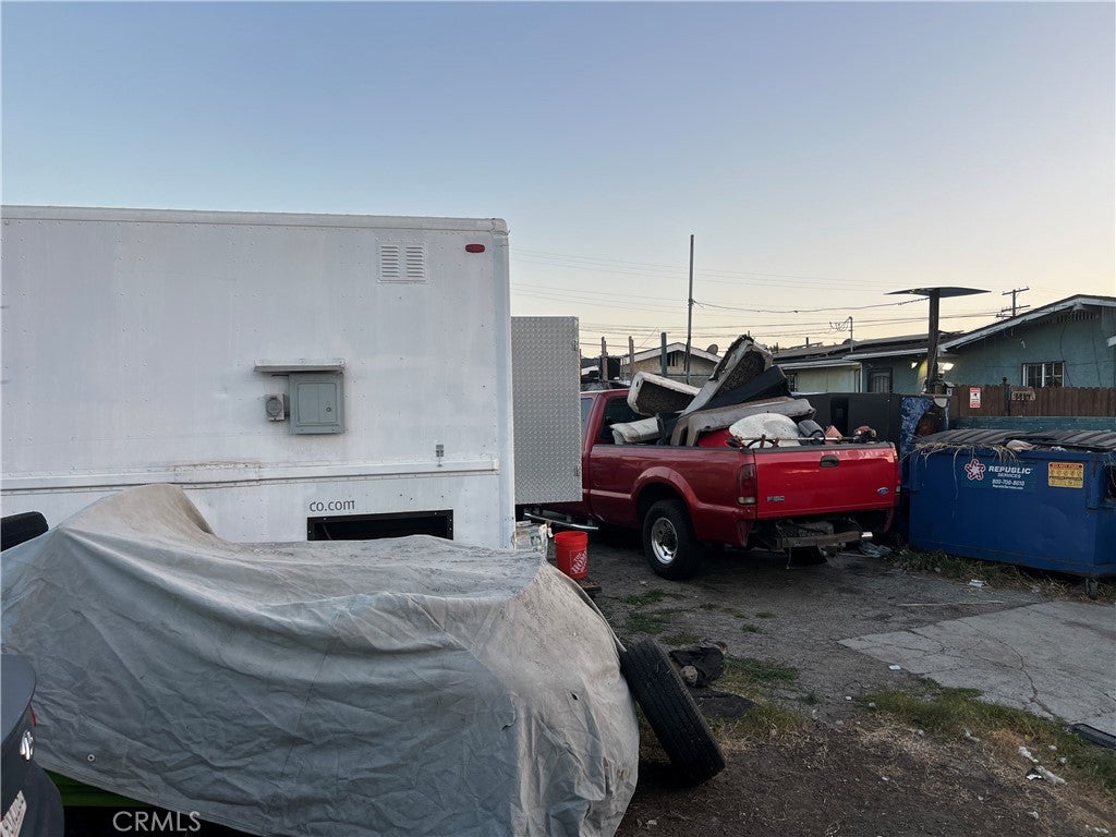 10305 S Normandie
