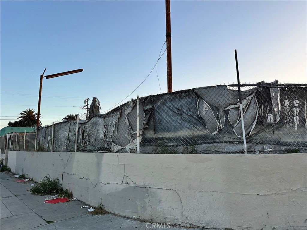 10305 S Normandie