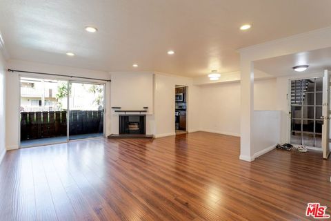 Photo of 14990 Victory Boulevard #103, Van Nuys, CA 91411 (MLS # 26665713)