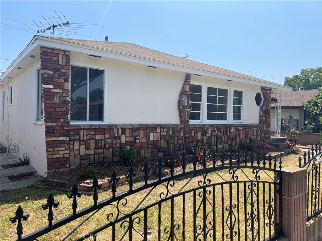 2441 W Repetto Avenue