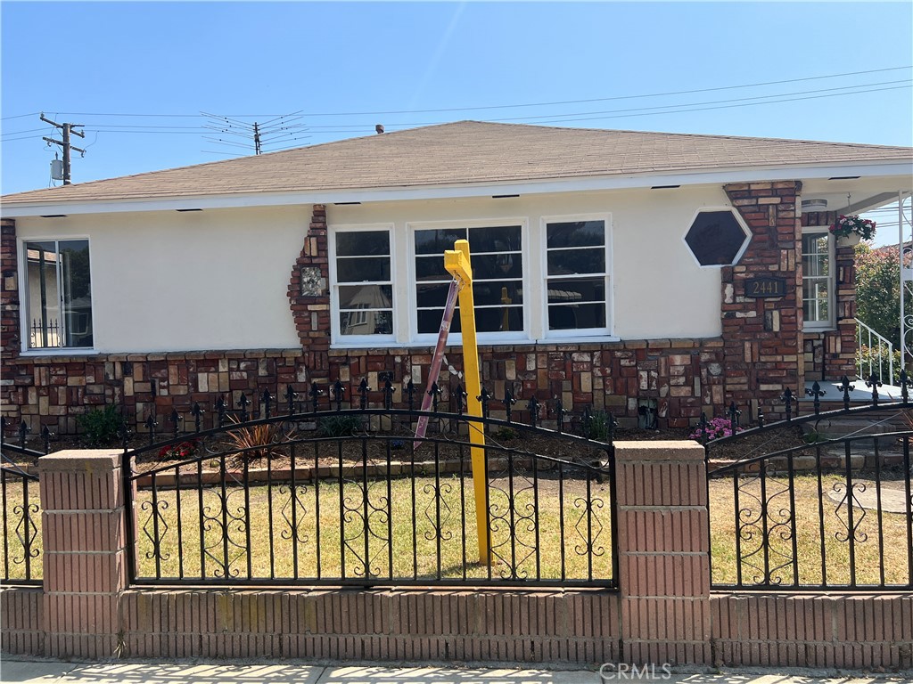 2441 W Repetto Avenue
