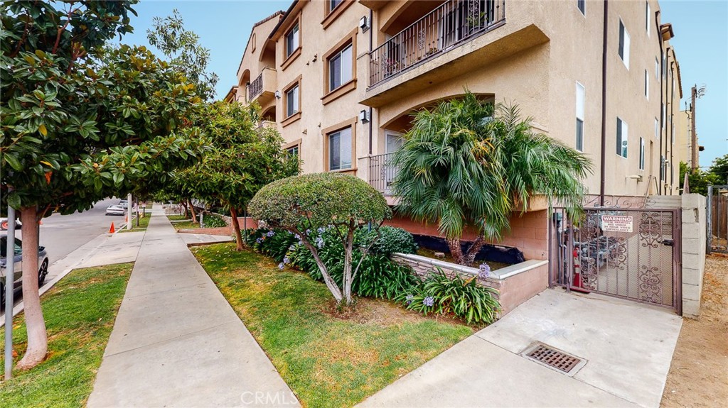 An appealing and exquisite condo in the Hancock Park area. A first floor condo, built in 2006 with two beds and two baths. The entrance is impressive, with two tinted glass doors, and steps leading up to the gated property. The doorway is tidy, as it contains a cabinet on the side for extra storage. Contains a well sized kitchen with beautiful dark wood cabinets and a smooth granite counter. It has recessed lights and glass cases. The living room is spacious, as it is attached to a good sized balcony. The dining room is cozy and has good lighting. The carpeted bedroom is lavish and roomy, and has a large window viewing the neighborhood. The two bathrooms are elegantly styled, with dark wood frames and a slide door shower. It has a large and wide mirror, and is tiled. As the Larchmont Village, Korea Town, and Hollywood are nearby, it is a great location. It is a walking distance to a nearby elementary school, local shops, and a park with a playground structure.