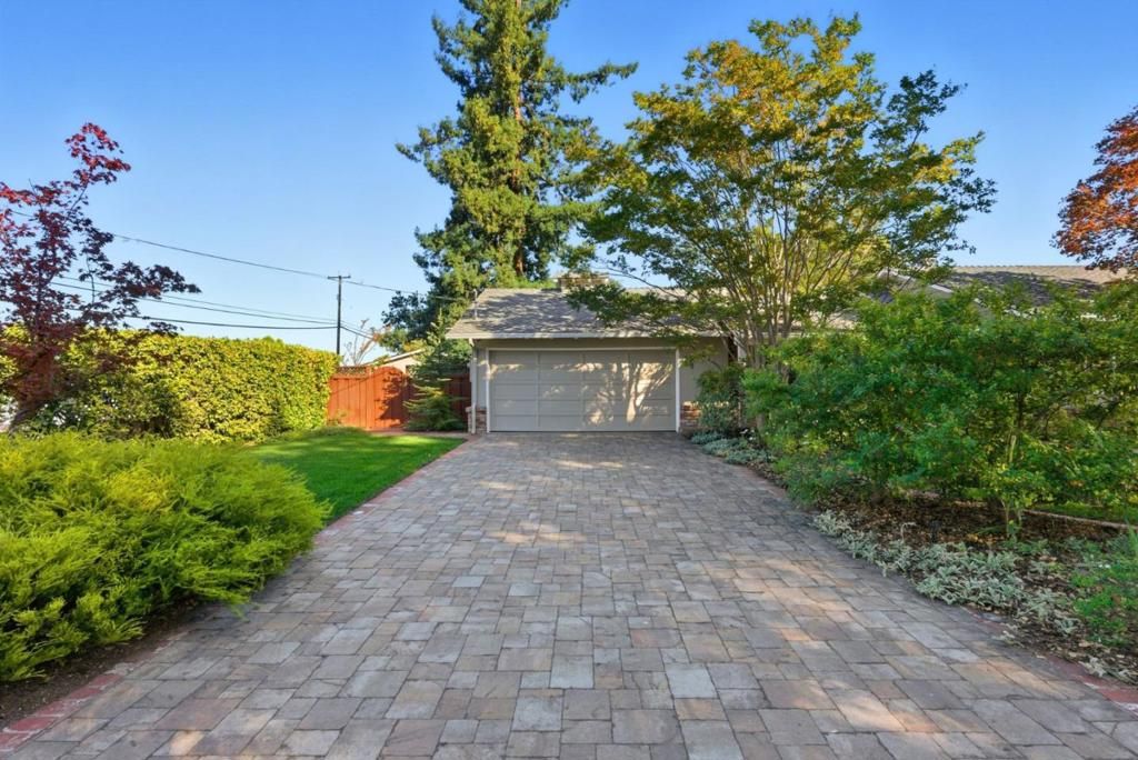 Photo of 185 Beverly Lane, Los Altos, CA 94022 (MLS # ML82025676)