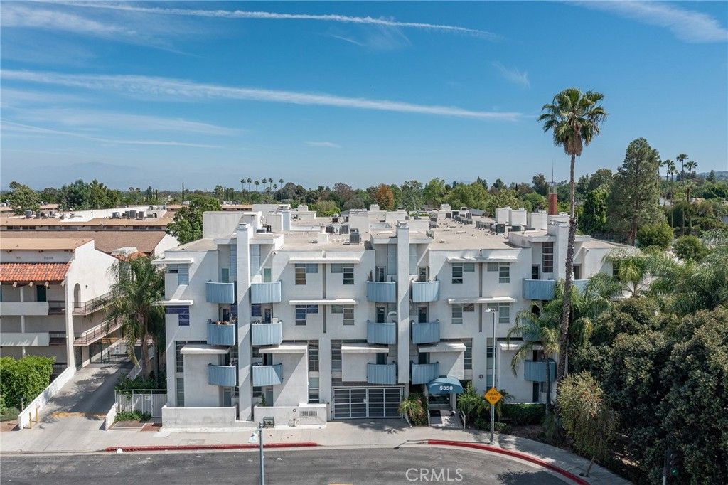 Photo of 5350 White Oak Ave #413, Encino, CA 91316 (MLS # SR26061027)