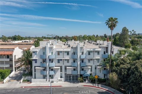 Photo of 5350 White Oak Ave #413, Encino, CA 91316 (MLS # SR26061027)