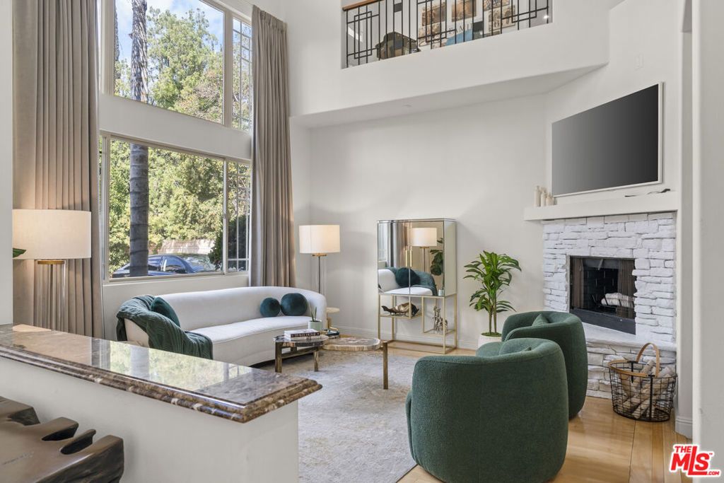 Photo of 18330 Hanan Court, Tarzana, CA 91356 (MLS # 26661971)