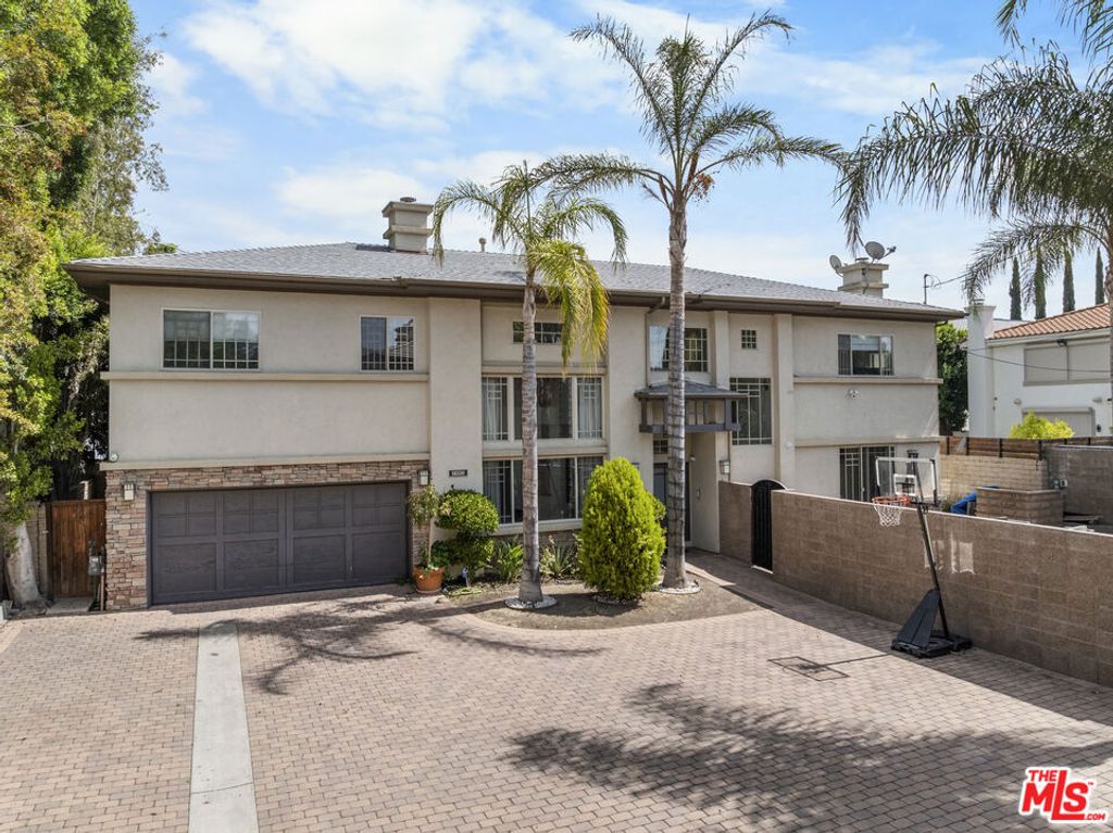 Photo of 18330 Hanan Court, Tarzana, CA 91356 (MLS # 26661971)