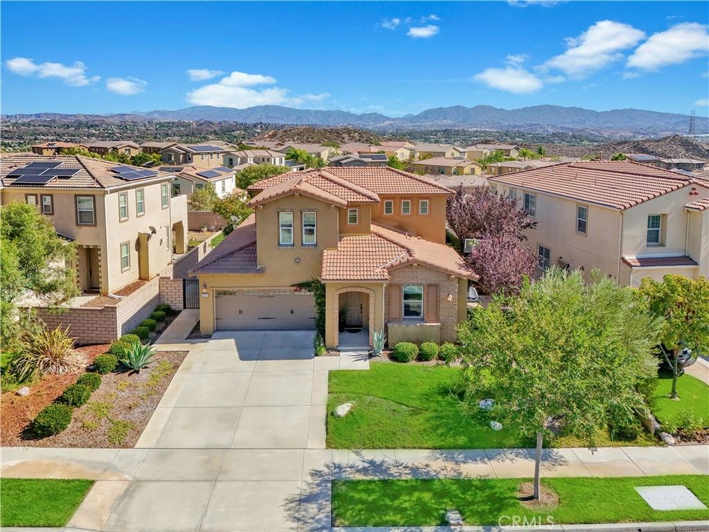 Photo of 28658 Farrier Drive, Valencia, CA 91354 (MLS # SR25240094)