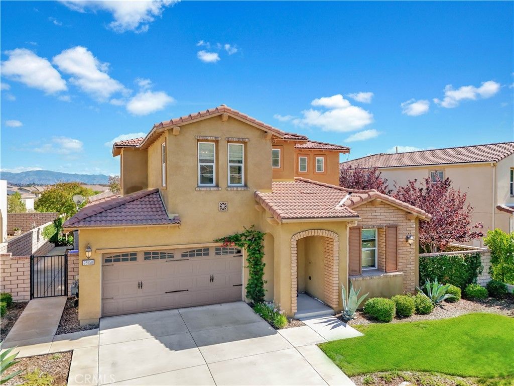 Photo of 28658 Farrier Drive, Valencia, CA 91354 (MLS # SR25240094)