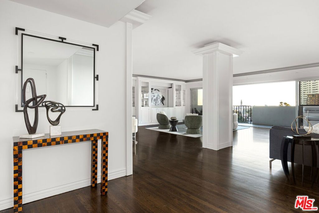 Photo of 10450 Wilshire Boulevard #8A, Los Angeles, CA 90024 (MLS # 25627063)