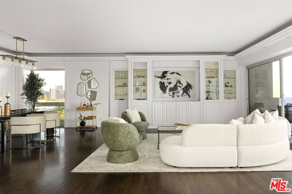 Photo of 10450 Wilshire Boulevard #8A, Los Angeles, CA 90024 (MLS # 25627063)