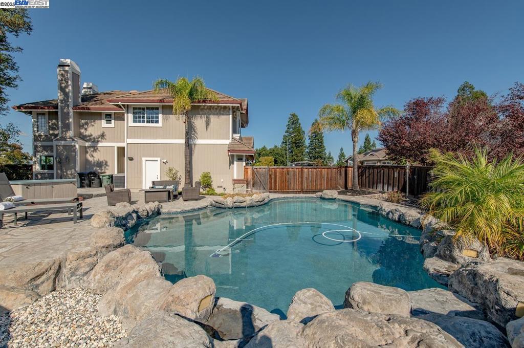 VINTAGE HEIGHTS - Residential