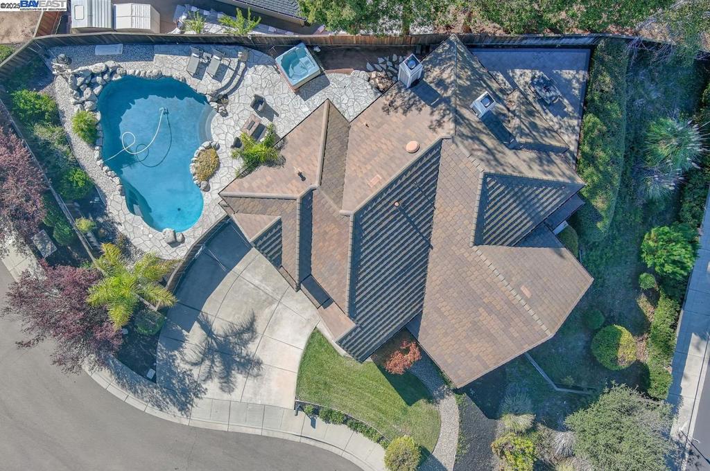 VINTAGE HEIGHTS - Residential